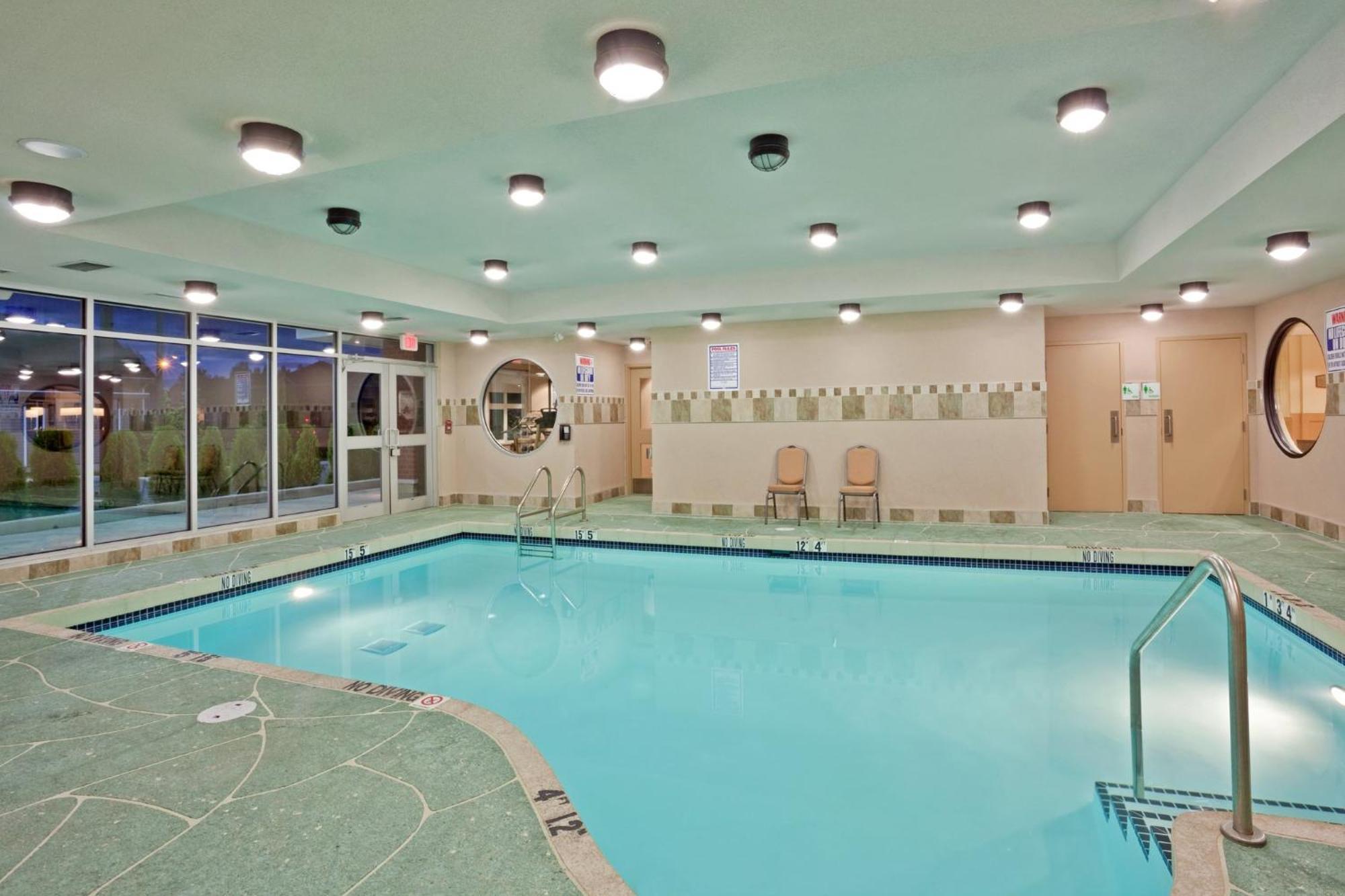 Holiday Inn Hotel & Suites Surrey East - Cloverdale By Ihg Eksteriør bilde