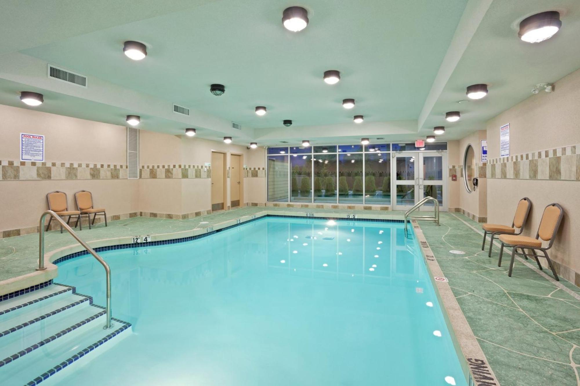 Holiday Inn Hotel & Suites Surrey East - Cloverdale By Ihg Eksteriør bilde