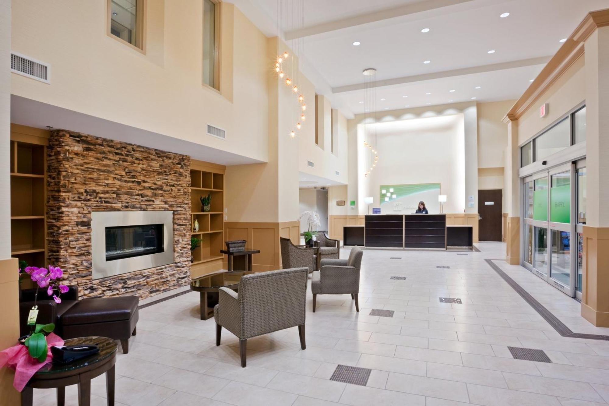 Holiday Inn Hotel & Suites Surrey East - Cloverdale By Ihg Eksteriør bilde