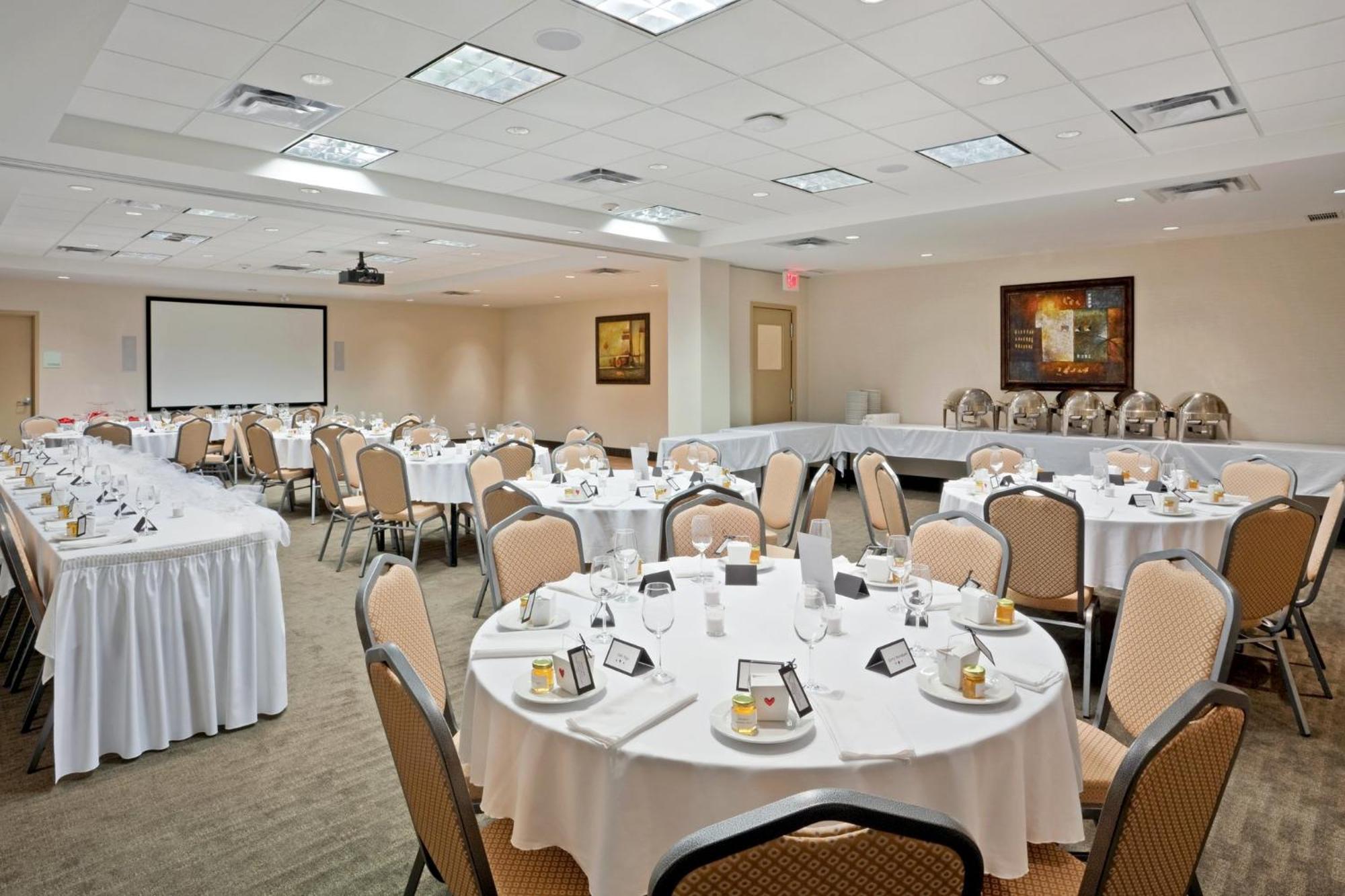 Holiday Inn Hotel & Suites Surrey East - Cloverdale By Ihg Eksteriør bilde