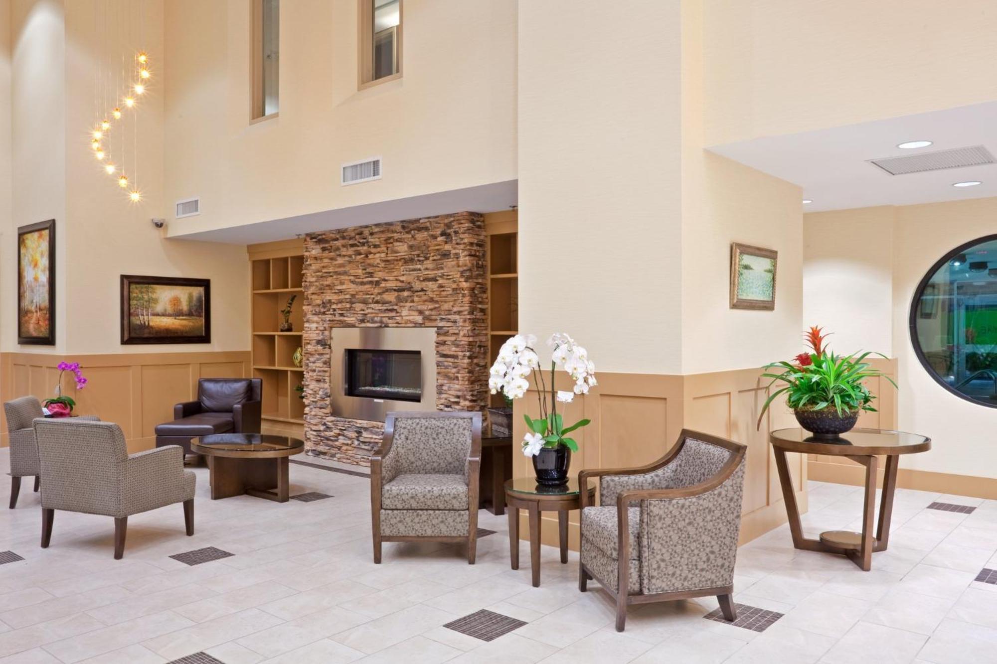 Holiday Inn Hotel & Suites Surrey East - Cloverdale By Ihg Eksteriør bilde